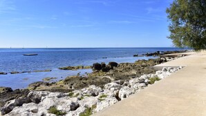 A coastal walkway with rocky terrain and a clear blue sky. - TATJANA MOELA by Interhome (Umag)