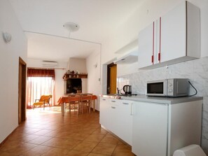 Fridge, microwave, cookware/dishes/utensils - ALBINA 1 by Interhome (Umag)