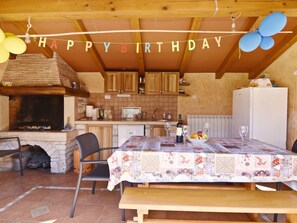 Fridge, microwave, cookware/dishes/utensils - Appartement in Umag mit Schöner Terrasse by Interhome (Umag)