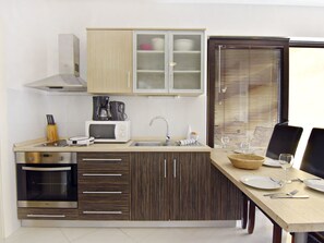 Fridge, microwave, cookware/dishes/utensils - Apartment Alpa 5 by Interhome (Umag)