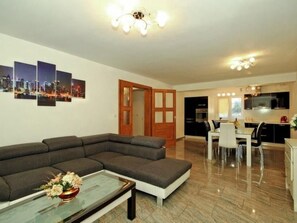 TV - mit Pool, Terrasse und Parkplatz by Interhome (Buje)