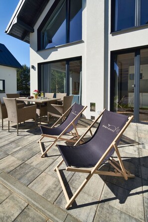 Outdoor dining - Haus in den Kiefern - ganzjährig zu vermietendes Haus by Interhome (Choczewo)