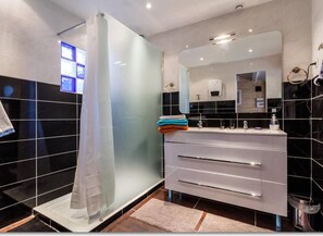 Towels - mit eigenem Parkplatz by Interhome (Béziers)