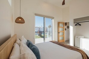 3 bedrooms, iron/ironing board, WiFi - High Noon | Custom pool, spa, pickleball court (Joshua Tree)