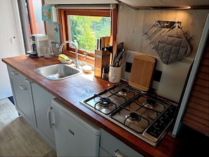 Fridge, cookware/dishes/utensils - Het kleine Hemeltje by Interhome (Wervershoof)