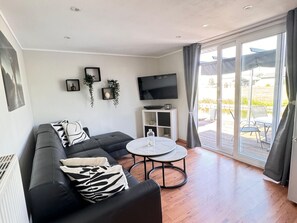 Living area - Ela mit Holzgrill, Garten und Terrasse by Interhome (Wervershoof)