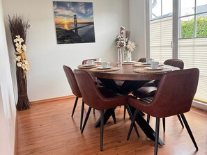 Dining - Ela mit Holzgrill, Garten und Terrasse by Interhome (Wervershoof)