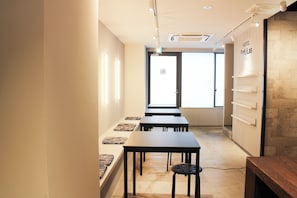 Living area - HOSTEL EstLiLas KANDA (Chiyoda City Iwamotochō)