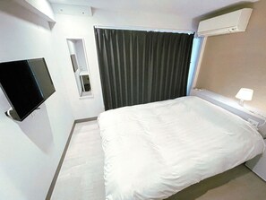 Deluxe Double Room, 1 Double Bed, Balcony, City View | Free WiFi - HOSTEL EstLiLas KANDA (Tokyo)