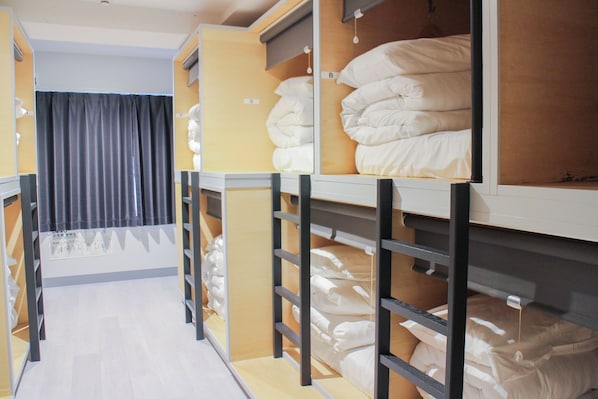 Free WiFi - HOSTEL EstLiLas KANDA (Chiyoda City Iwamotochō)