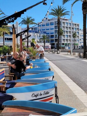 Miscellaneous - Vacation apartment in the south of France with terrace and swimming pool. (Le Grau-du-Roi)