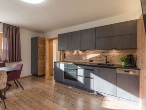 Fridge, microwave, oven, dishwasher - in Brandberg mit Garten by Interhome (Mayrhofen)