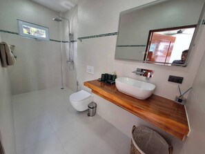Shower, hair dryer, towels, soap - Private Pool 1-bedroom villa At Lotus Bleu Rawai (Mueang Phuket District)