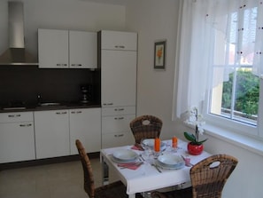 Dining - Florian 3 in Bezirk 21-Floridsdorf by Interhome (Vienna)