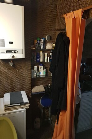 Towels - Wohnung in Hernals mit Garten- und Strassenblick by Interhome (Vienna)