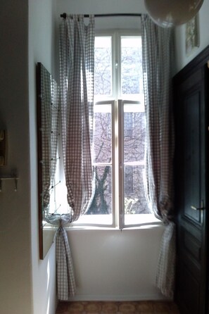 Interior - Wohnung in Hernals mit Garten- und Strassenblick by Interhome (Vienna)