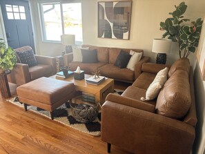 Smart TV, books, computer monitors - Charming, Spacious 5-bedroom house with amenities in vibrant Denver (Denver)