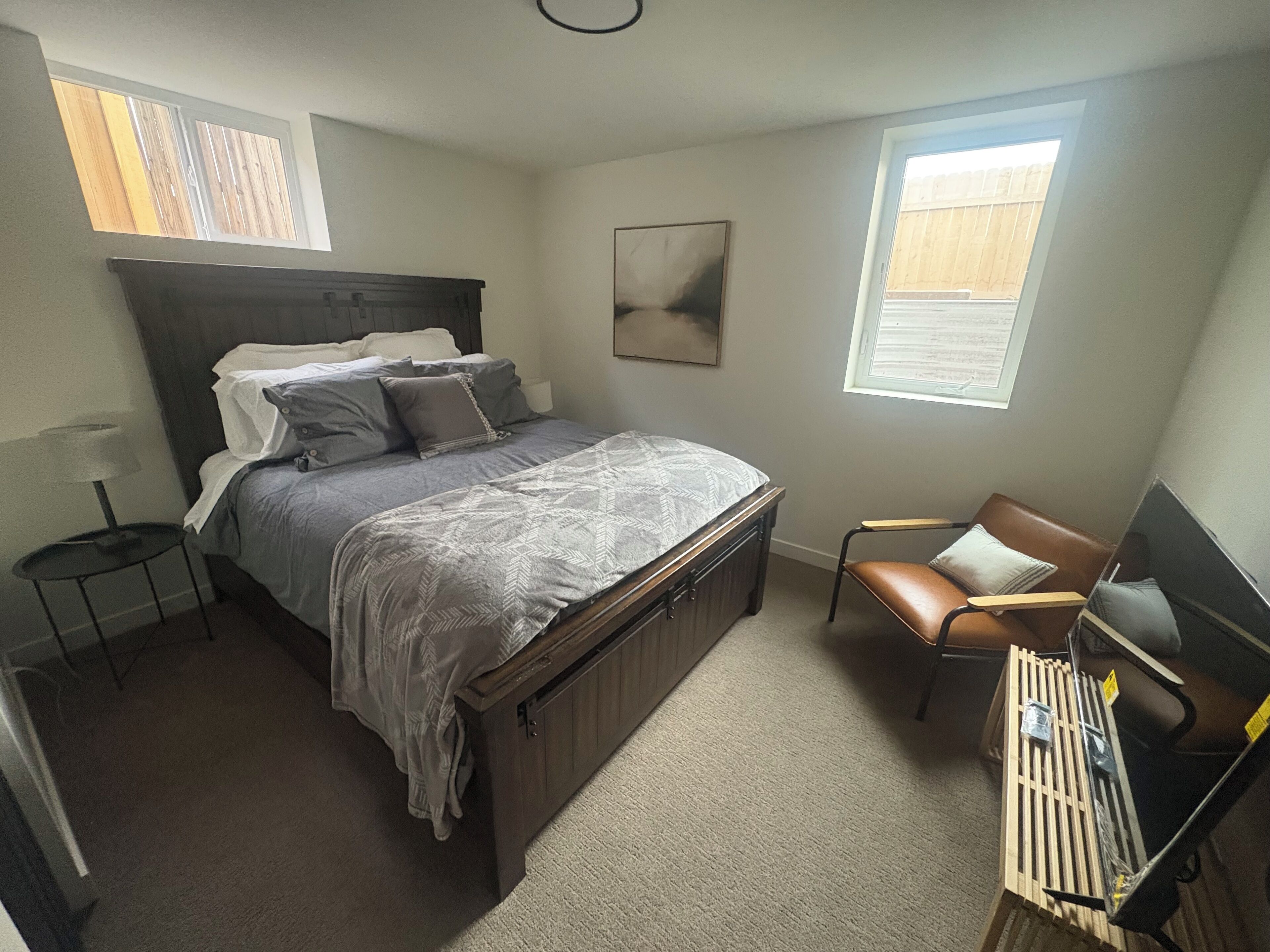 5 slaapkamers, een bureau, een strijkplank/strijkijzer, wifi