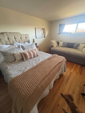 5 bedrooms, desk, iron/ironing board, WiFi - Charming, Spacious 5-bedroom house with amenities in vibrant Denver (Denver)
