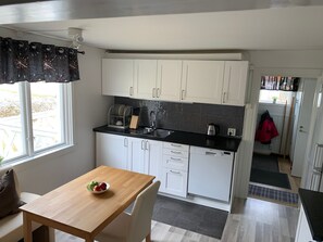 Fridge, microwave, oven, dishwasher - Charmantes Landhaus by Interhome (Vårgårda)