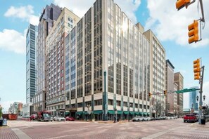 Exterior - Downtown Oasis with city view! 2 Private Bedrooms + Full Kitchen + Fitness (Indianapolis)