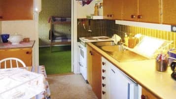 Fridge, microwave, oven, cookware/dishes/utensils