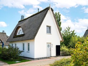 Exterior - Ferien im Reethaus Möwe by Interhome (Alt Jassewitz)