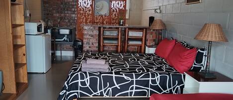 WiFi, bed sheets