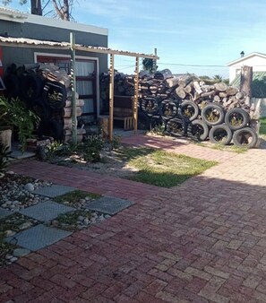 المنطقة المحيطة بالمنشأة