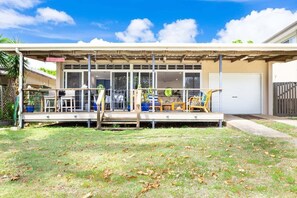 Terrace/patio - Shells on Scenic – Relaxed Coastal Living by the Sea (Yeppoon)