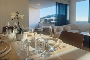 Dining - Milton Oasis - Luxury Apt near Milton Station (Milton)