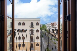 Superior Double Room, Balcony, City View | Free WiFi - Khach san Royal Phu Quoc 2 (Dac khu Phu Quoc)