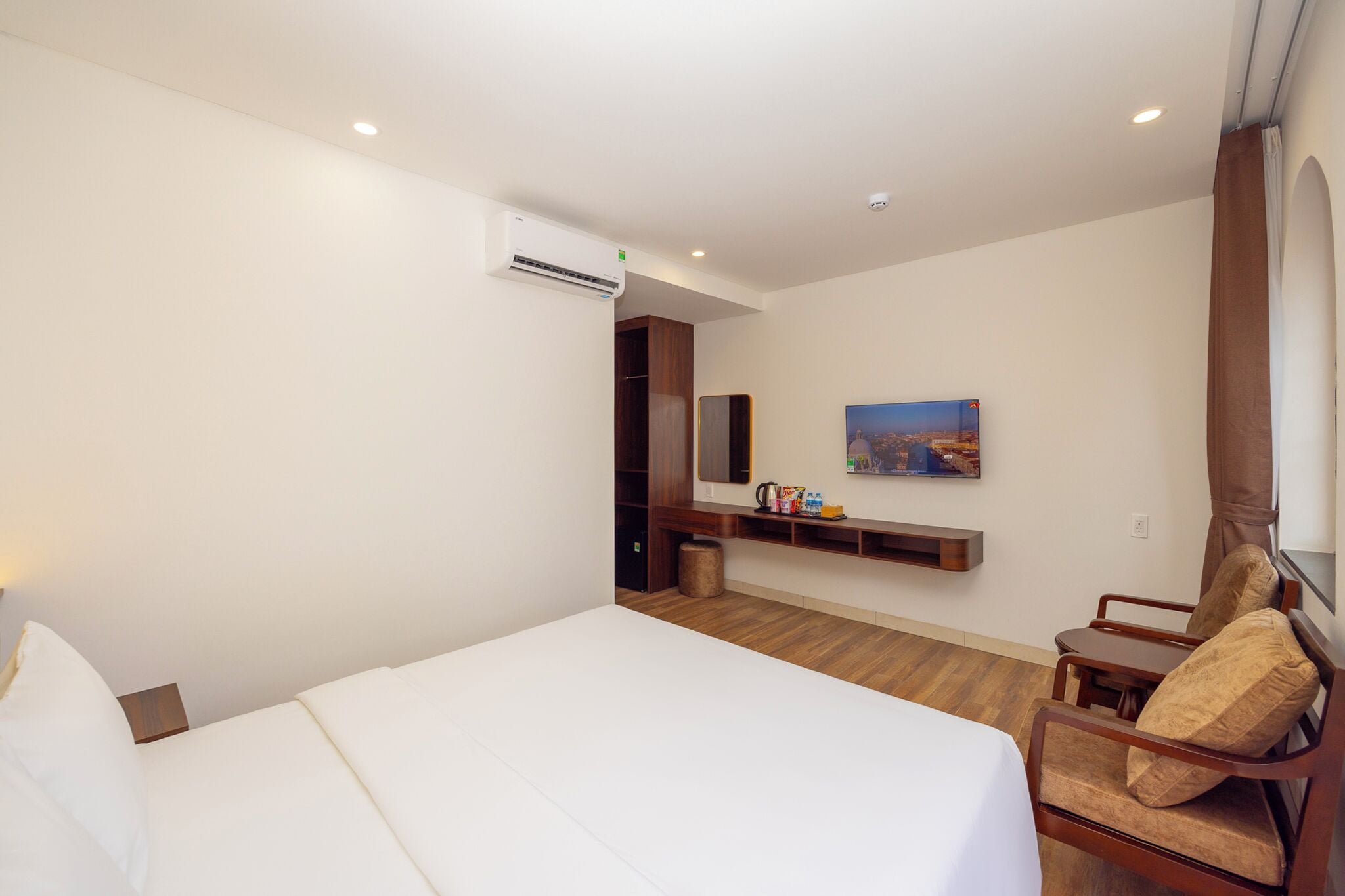 Quarto casal superior, sacada, vista para a cidade | Wi-Fi de cortesia