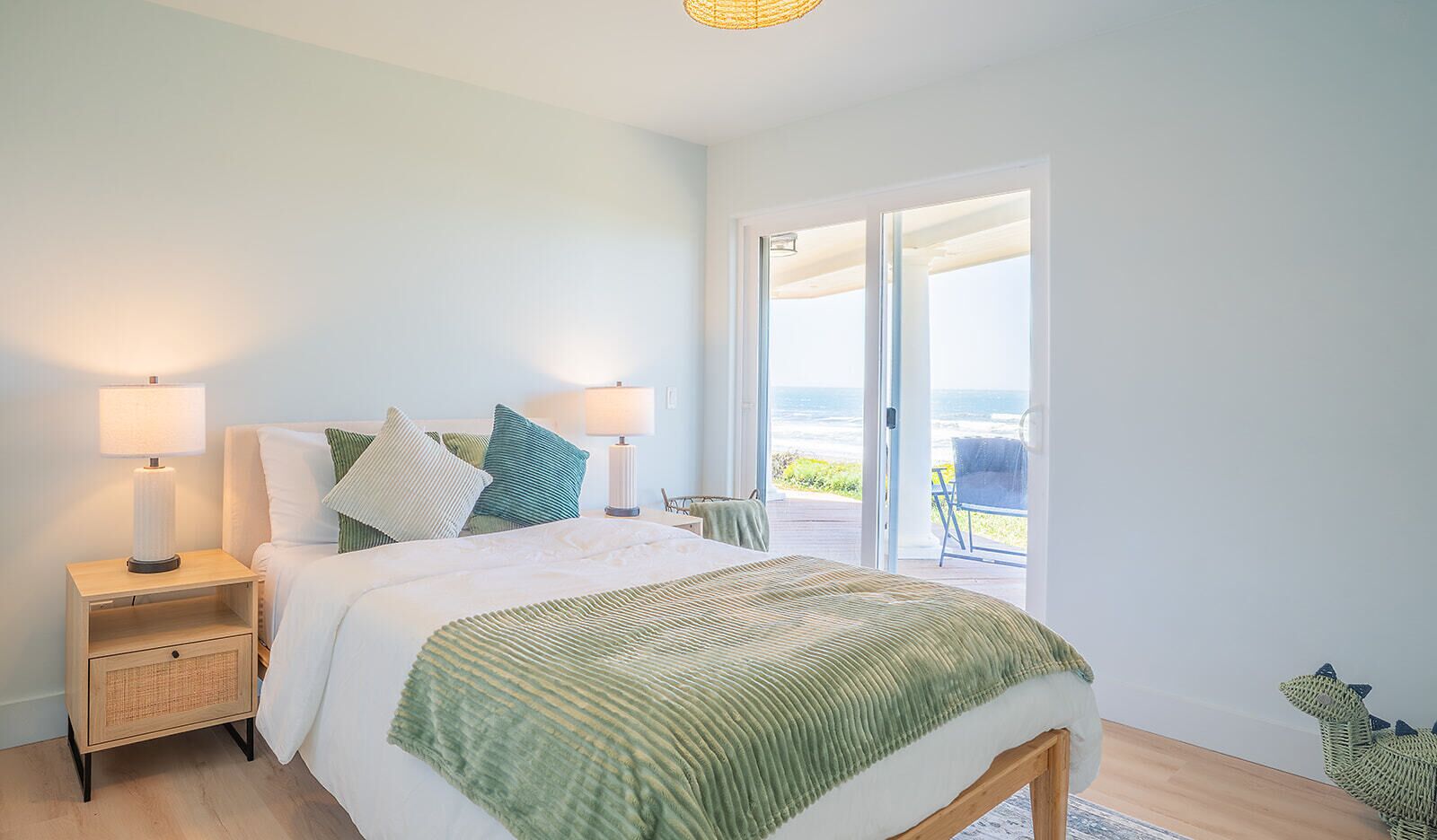 4 bedrooms, travel crib, WiFi (free), bed sheets