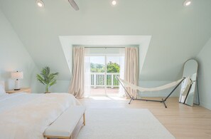 4 bedrooms, travel cot, free WiFi, bed sheets - Pacific Edge  Private Beach Access, Oceanfront Luxury Retreat 4BR 3BA (Smith River)