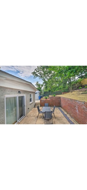 Outdoor dining - Charming DC Home Near Transit and Local Hotspots (Washington)