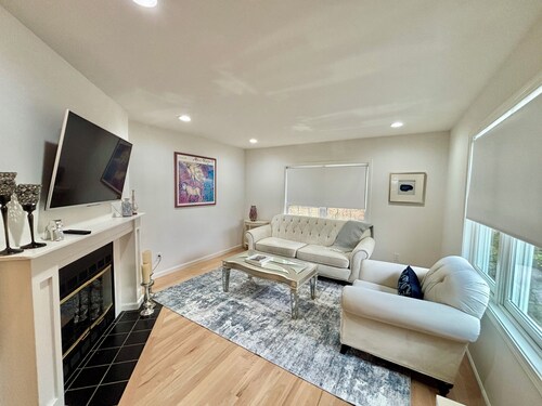 Spacious 3-bedroom condo in beautiful Greenwich with garage