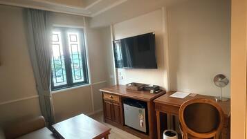 Executive Suite, City View | In-room safe, desk, blackout drapes, free WiFi