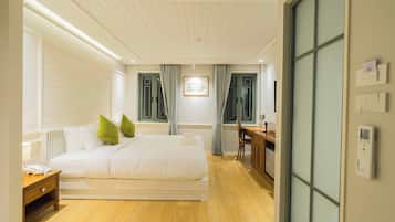 Premium bedding, in-room safe, desk, blackout curtains