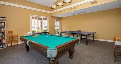 Huntington Beach Cozy 1-bedroom condo in lovely with AC and gym