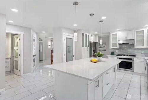 Spacious 4-bedroom house in charming Everett with AC