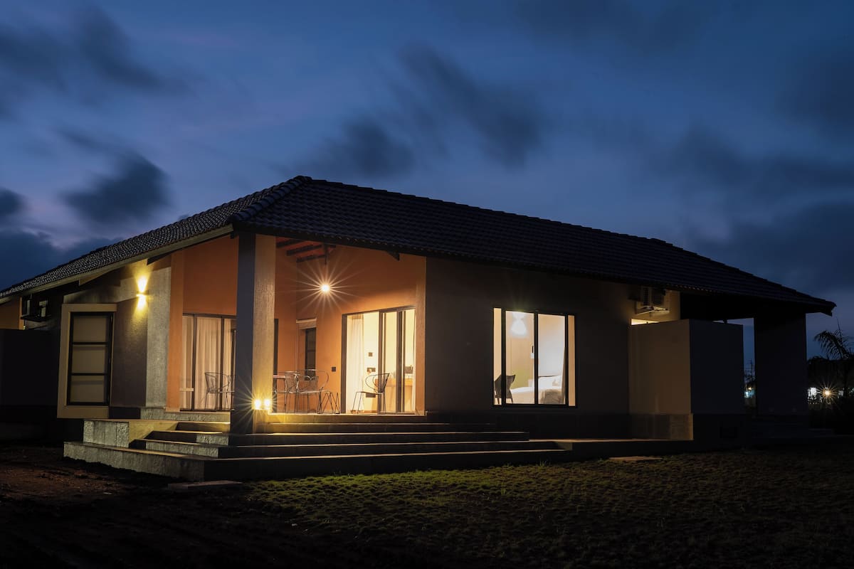 Standard Twin Room, 1 Double Bed | Memory foam beds, in-room safe, laptop workspace, soundproofing