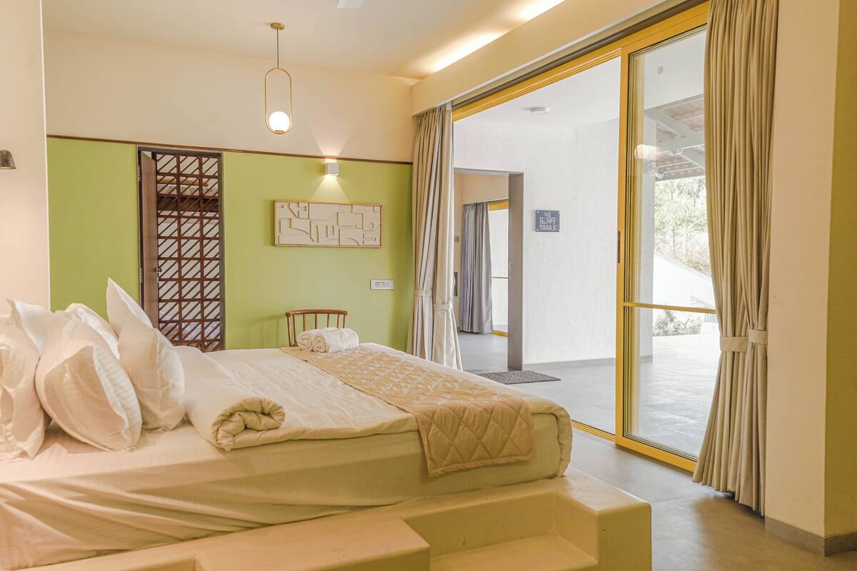 Værelse med 2 enkeltsenge | Senge med madrasser af memory foam, pengeskab på værelset