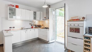 Villa familiale, 5 chambres, 2 salles de bains (Moneglia Villa in A Quiet Place) | Cuisine privée