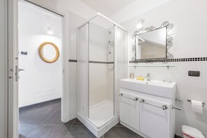 Family Villa, Multiple Bedrooms, 2 Bathrooms (Moneglia Villa in A Quiet Place) | Bathroom - Moneglia Villa in A Quiet Place (Moneglia)