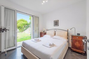 Villa familiar, varias habitaciones, 2 baños (Moneglia Villa in A Quiet Place) | 5 habitaciones, wifi gratis y ropa de cama 