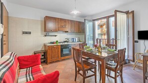 Familieleilighet, 1 soverom, balkong (The Sunflower - Apt with Balcony and) | Eget kjøkken