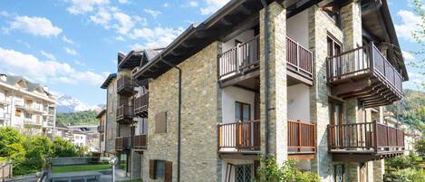 Family Apartment, Multiple Bedrooms (The Sunflower) | Exterior