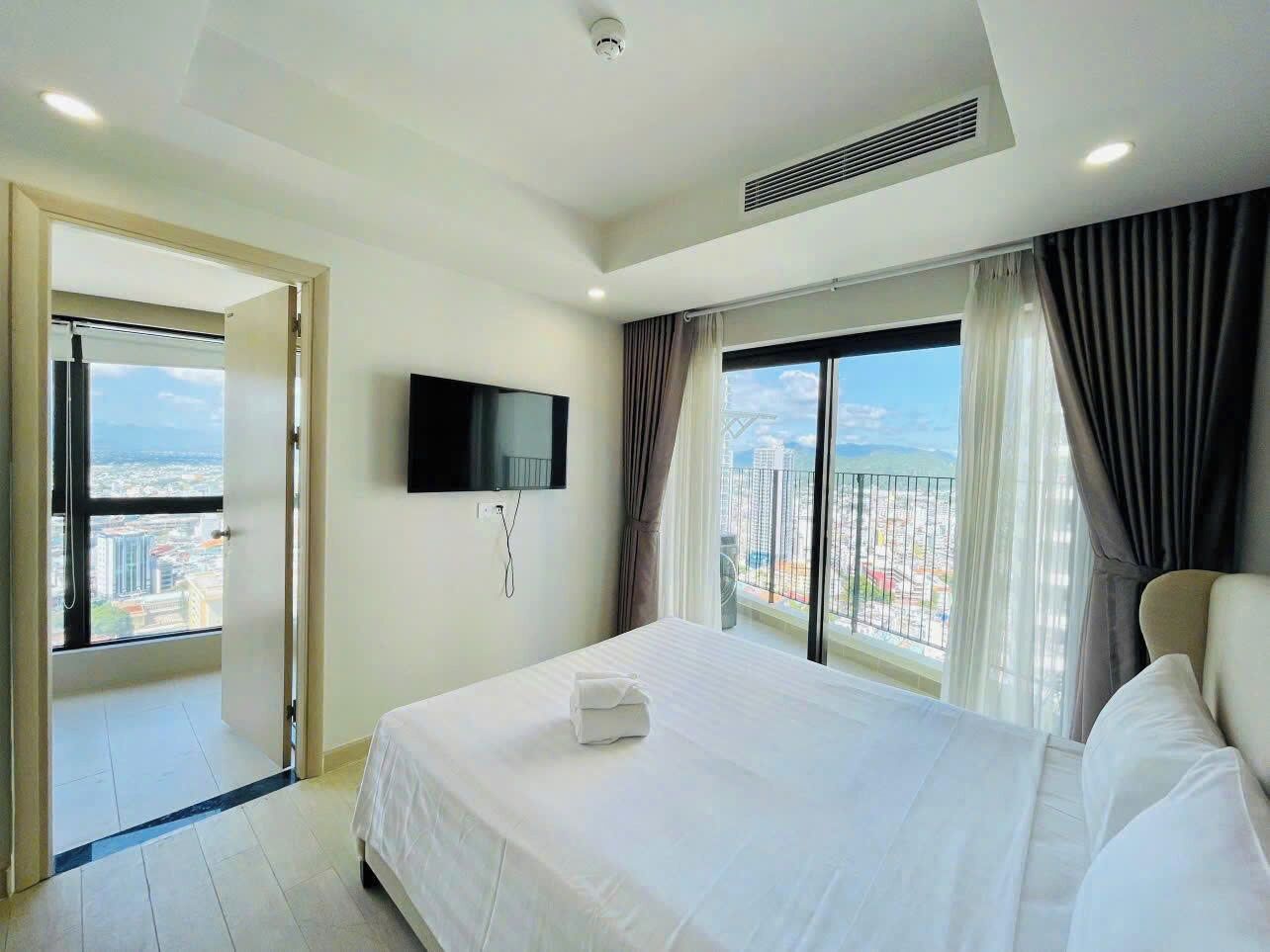 In-room safe, blackout curtains, soundproofing, free WiFi