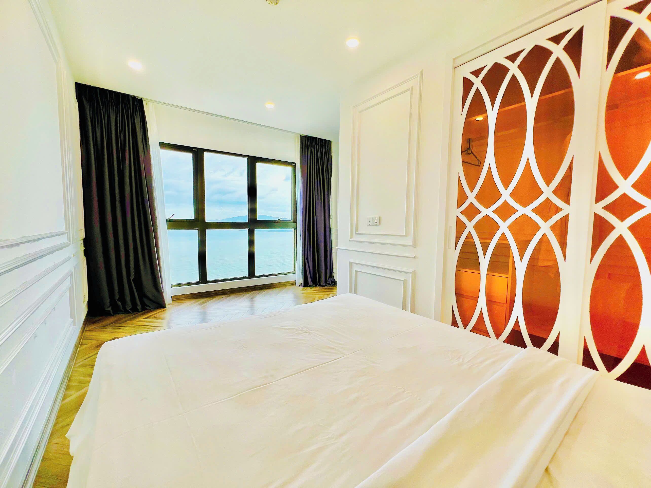 In-room safe, blackout drapes, soundproofing, free WiFi